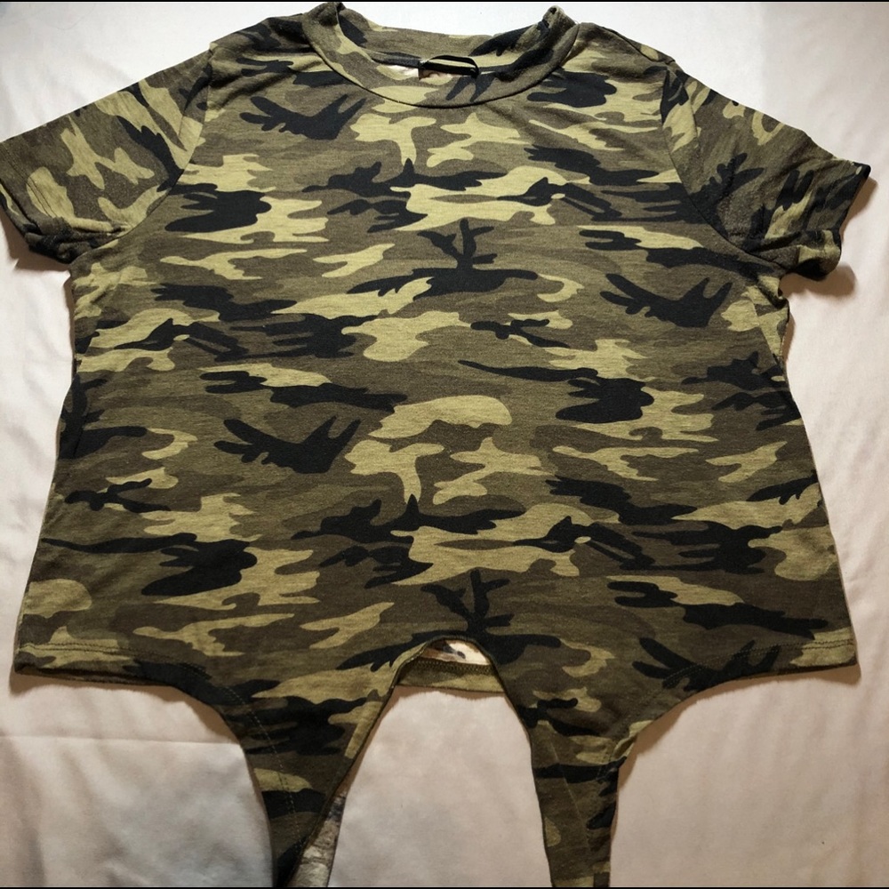 Camo Knotted Crop Top
